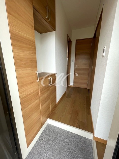 ラインアップ新堀 玄関