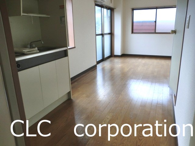 エルムーントビサン リビング