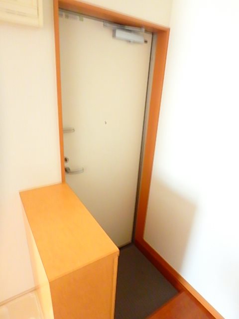 フラットテラスE  玄関