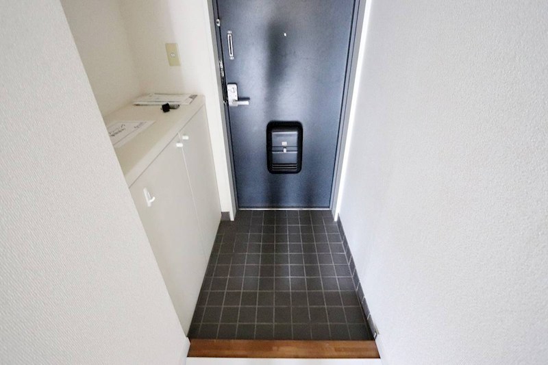 ビレッジハウス潮見タワー１号棟   玄関