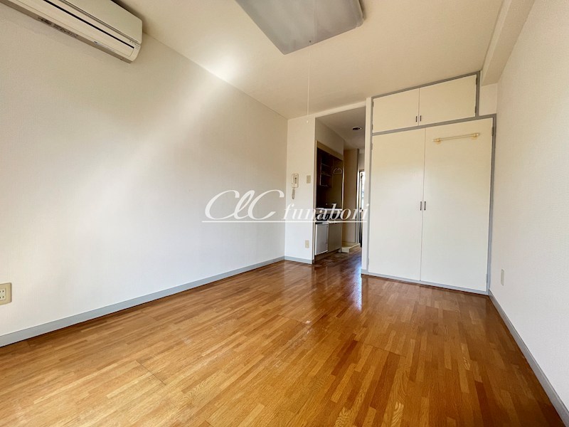 ヴィラ・アンテウス リビング