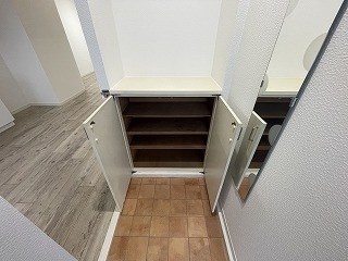 フレンドリーテラス六町  玄関