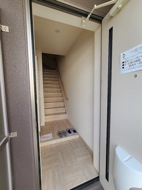 レジェンド　プレイス 玄関