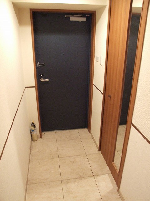 ロイヤルパークス新田 玄関