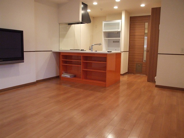 ロイヤルパークス新田 リビング