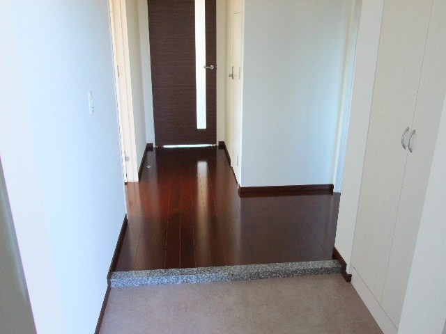 ロイヤルパークスリバーサイド 玄関