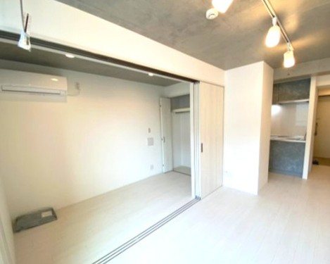 ＣＨＡＲＬＯＴＴＥ  リビング