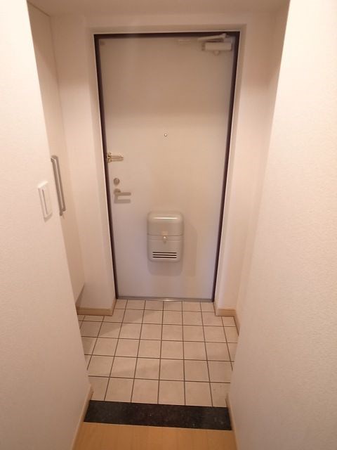 プラティーク六町 玄関