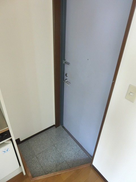 スズキプロセスビル 玄関