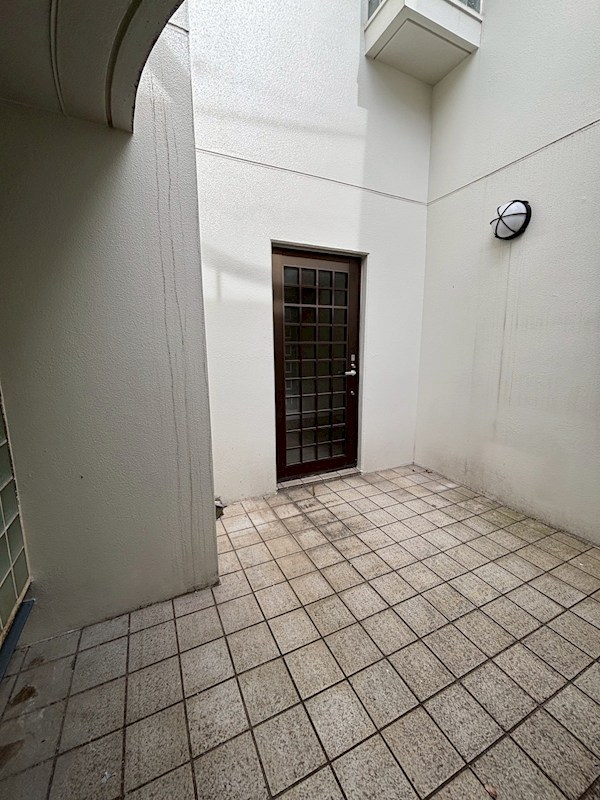 代々木1丁目戸建 玄関