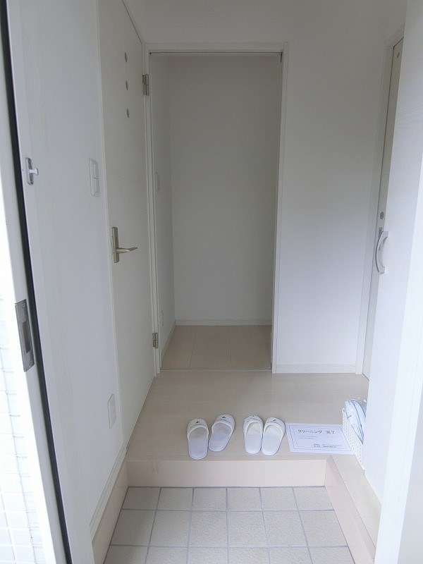 エステ浅草壱番館  玄関