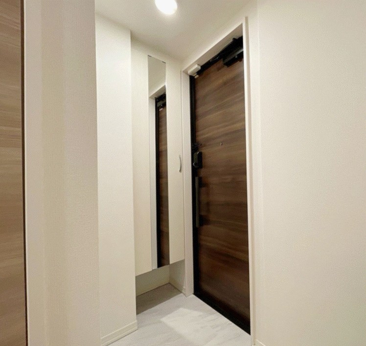 アヴァンス青井 玄関