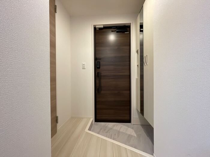 アヴァンス青井 玄関