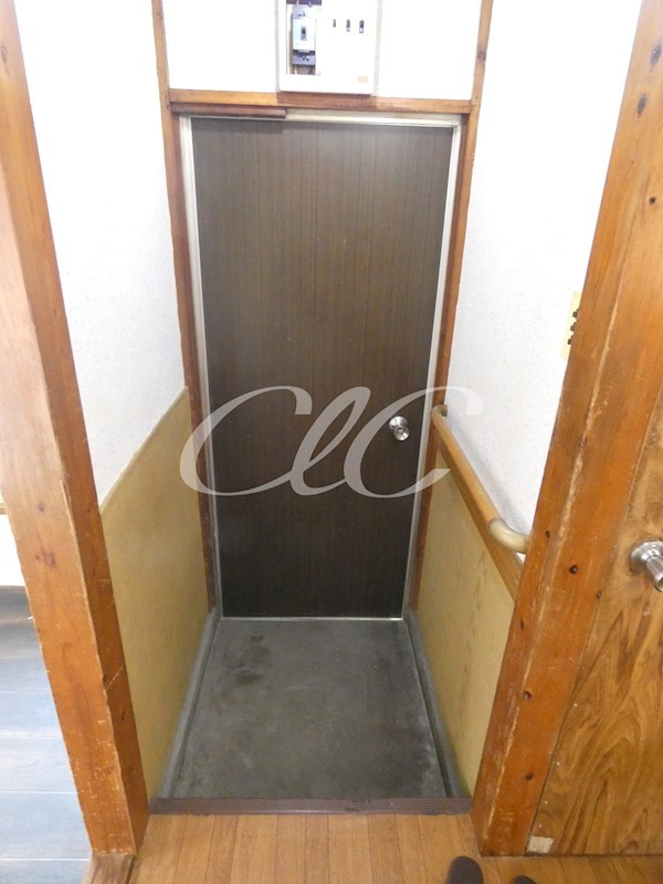 第２日東荘 玄関