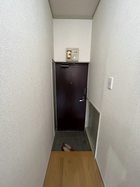 コーポラスロイヤル 玄関