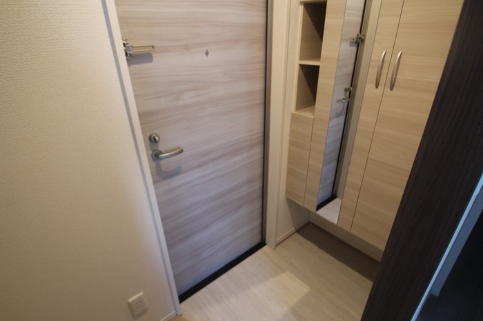 グラナーデ南千住 玄関