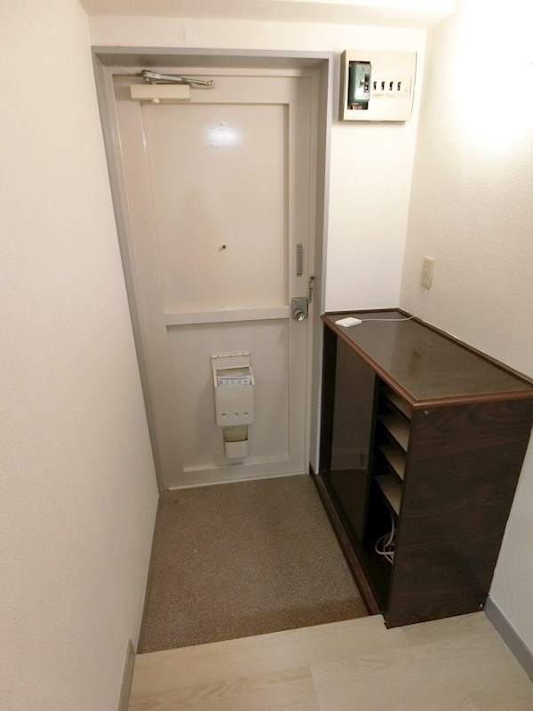 シャトーサンケイ 玄関