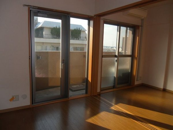 フェイムイッサ ベッドルーム