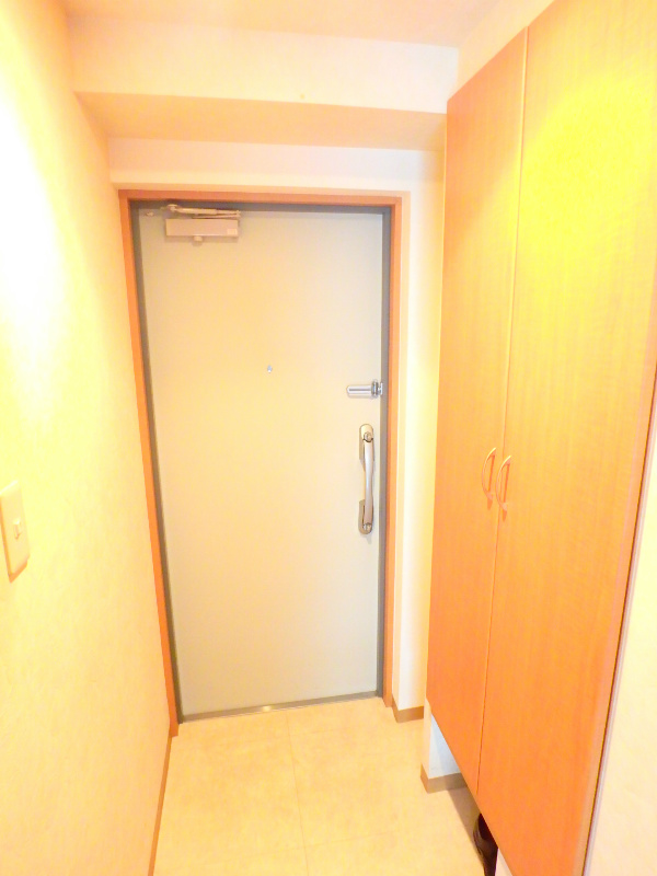 フェイムイッサ 玄関