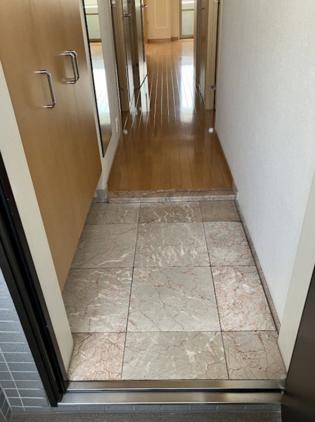 ルピナス王子弐番館 玄関