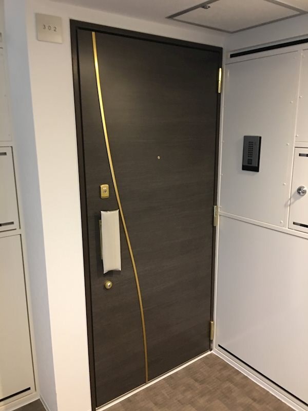 ル・プラターヌ 玄関