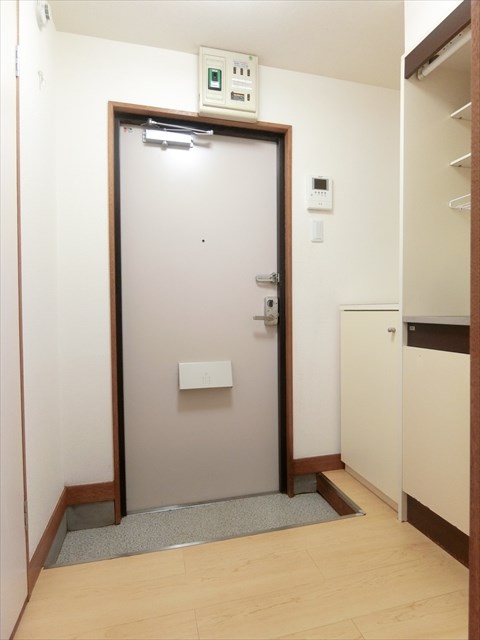 ジュネス西日暮里 玄関