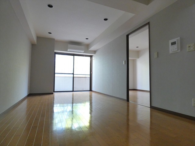 綾東ヴィレッジ弐番館 リビング