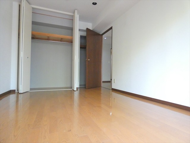 綾東ヴィレッジ弐番館 ベッドルーム