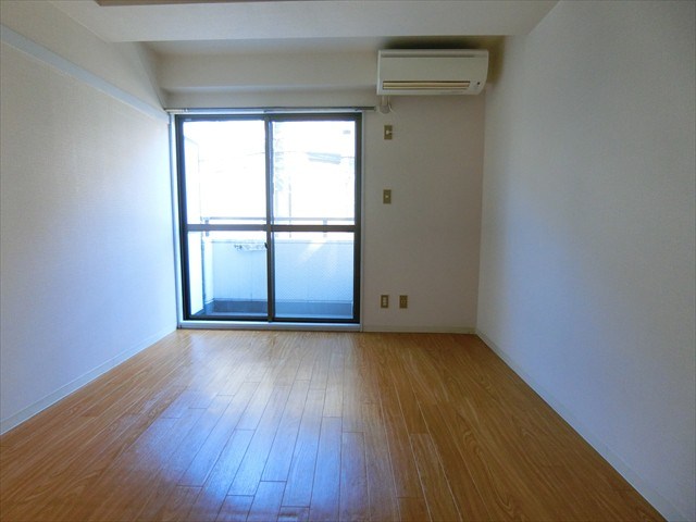 メゾンドールナガヤマ リビング