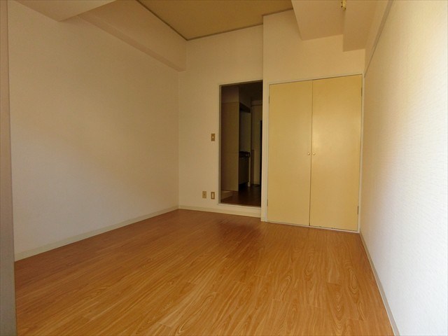 メゾンドールナガヤマ ベッドルーム