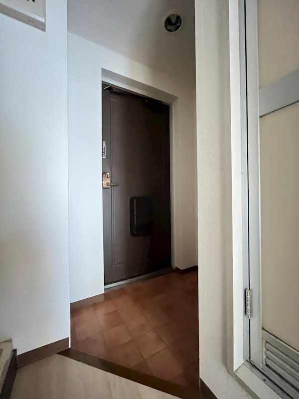 秋本ビルディング 玄関