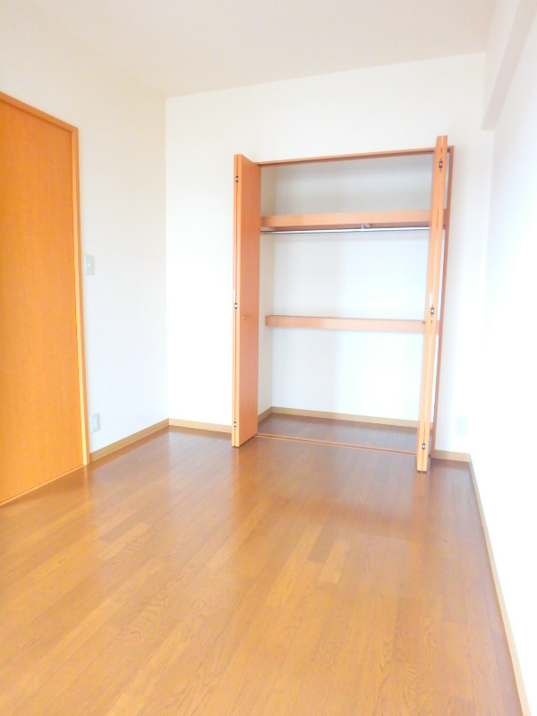 フェイムイッサ ベッドルーム