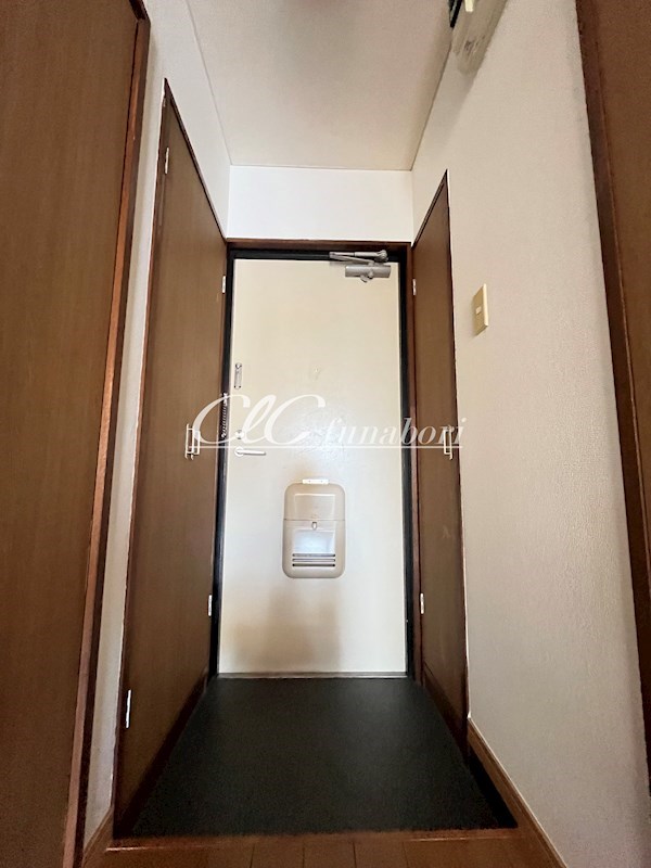 ベラルーサ１３番館 玄関