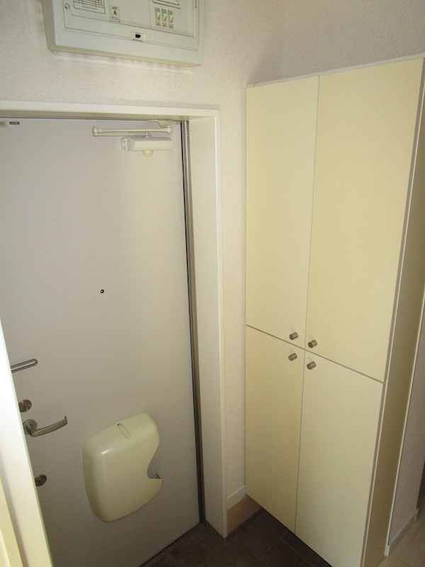 Y&amp;#39;s court   玄関