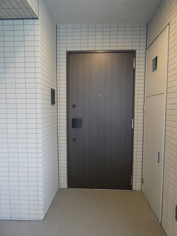 フュージョナル千住緑町 玄関