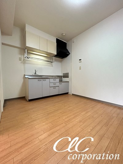 マンション・カネイ リビング