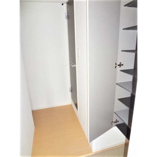 ヴェルデストゥーディオ   玄関