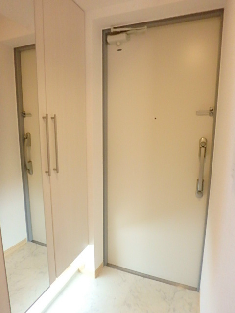 リバーサイドガーデン   玄関