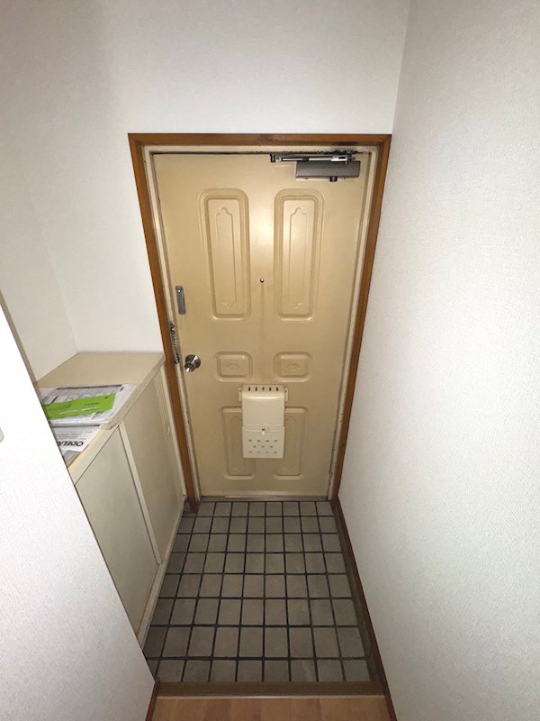 メゾンアゼィリア 玄関