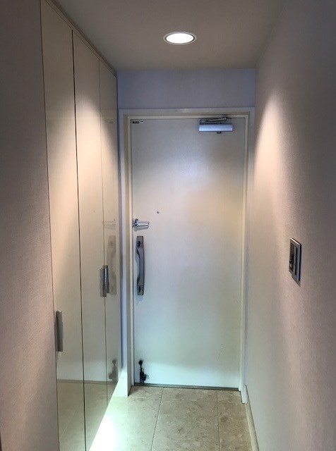 アトランティス綾瀬 玄関