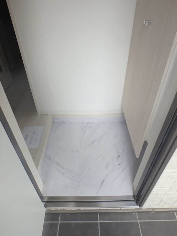 ルミエール藍 玄関