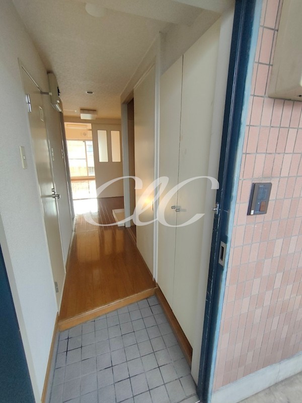 ウエストリバーハイツ 玄関