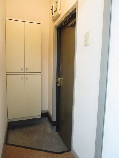 ウィーンハイツB棟 玄関