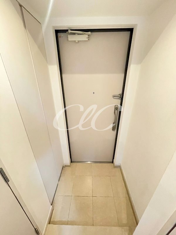 ライジングプレイス北千住 玄関