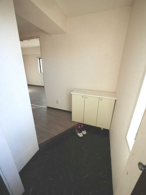 ランドフォレスト綾瀬 玄関