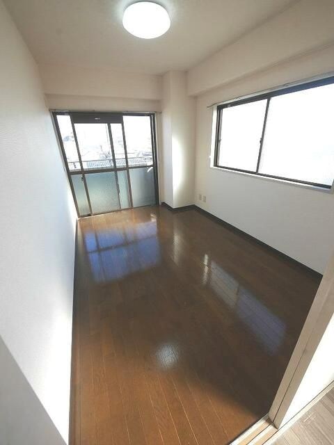 ランドフォレスト綾瀬 リビング