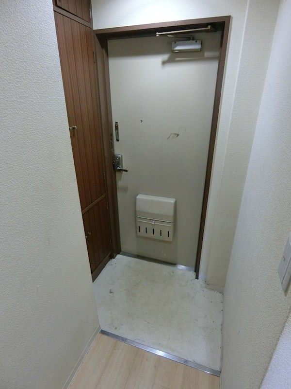 ホワイトレジデンス小岩 玄関