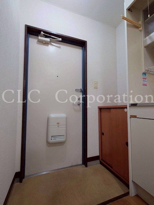 栄屋ビル 玄関