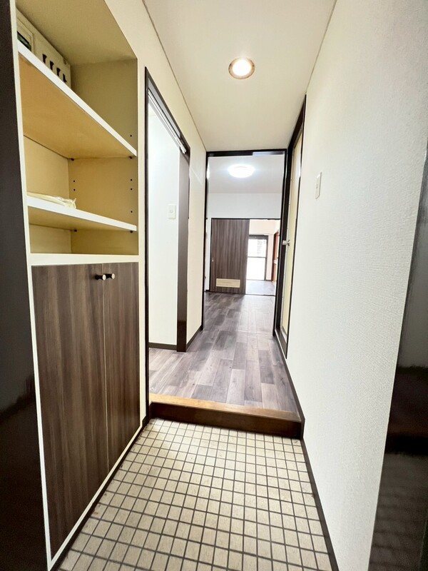 メゾンカドリーユ 玄関