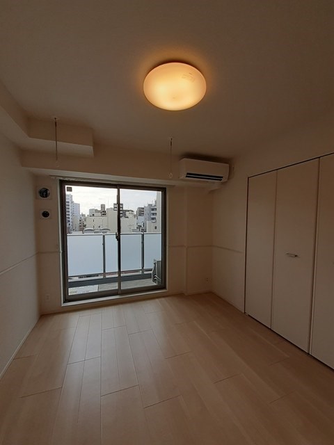 ジーヴイ　アリイ　アサクサ  ベッドルーム